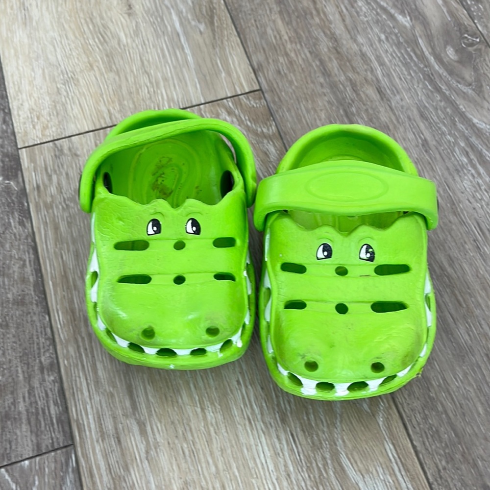 Alligator shoes size 2.5-3